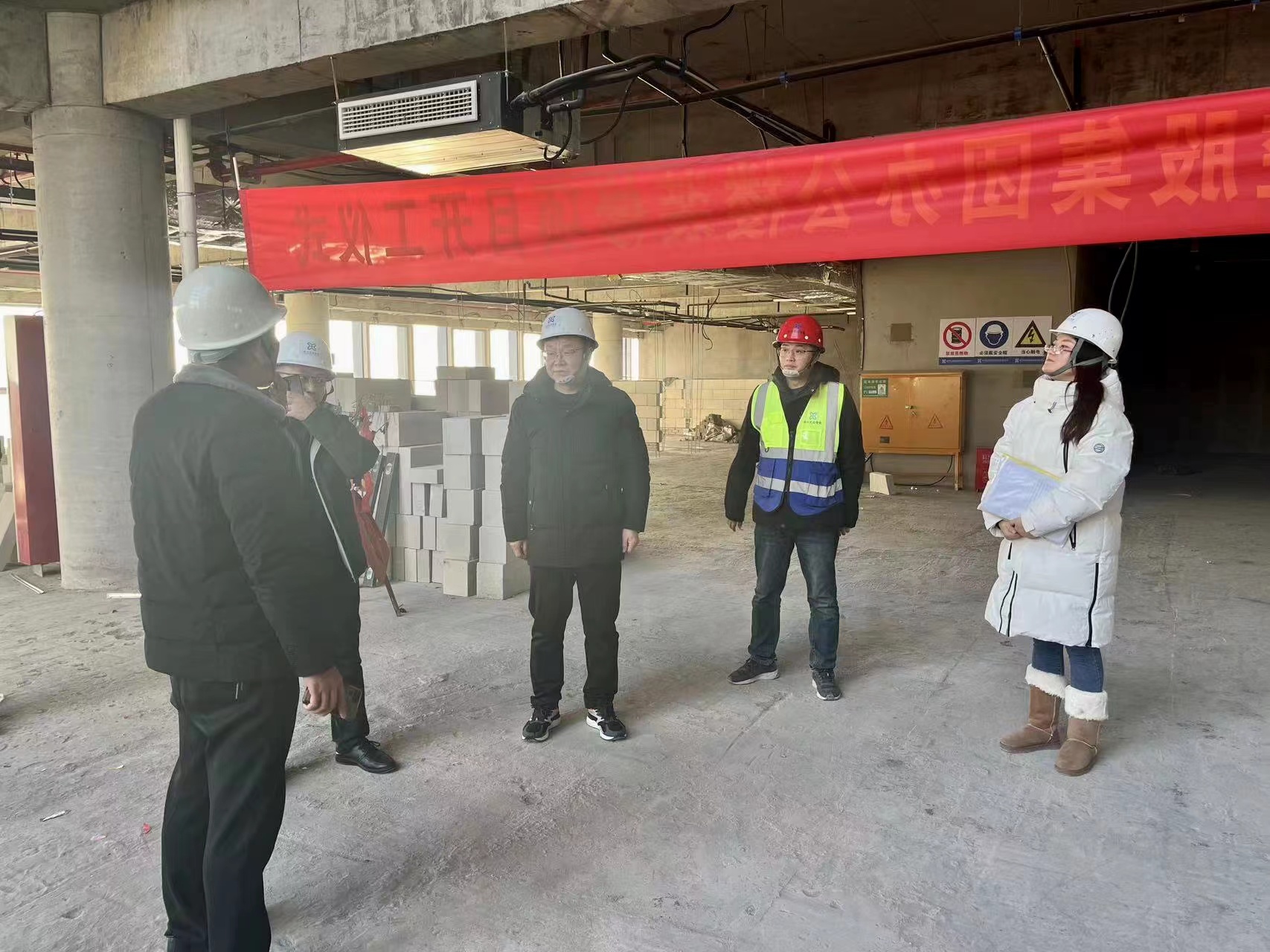安全会议进工地，安全宣讲进班组